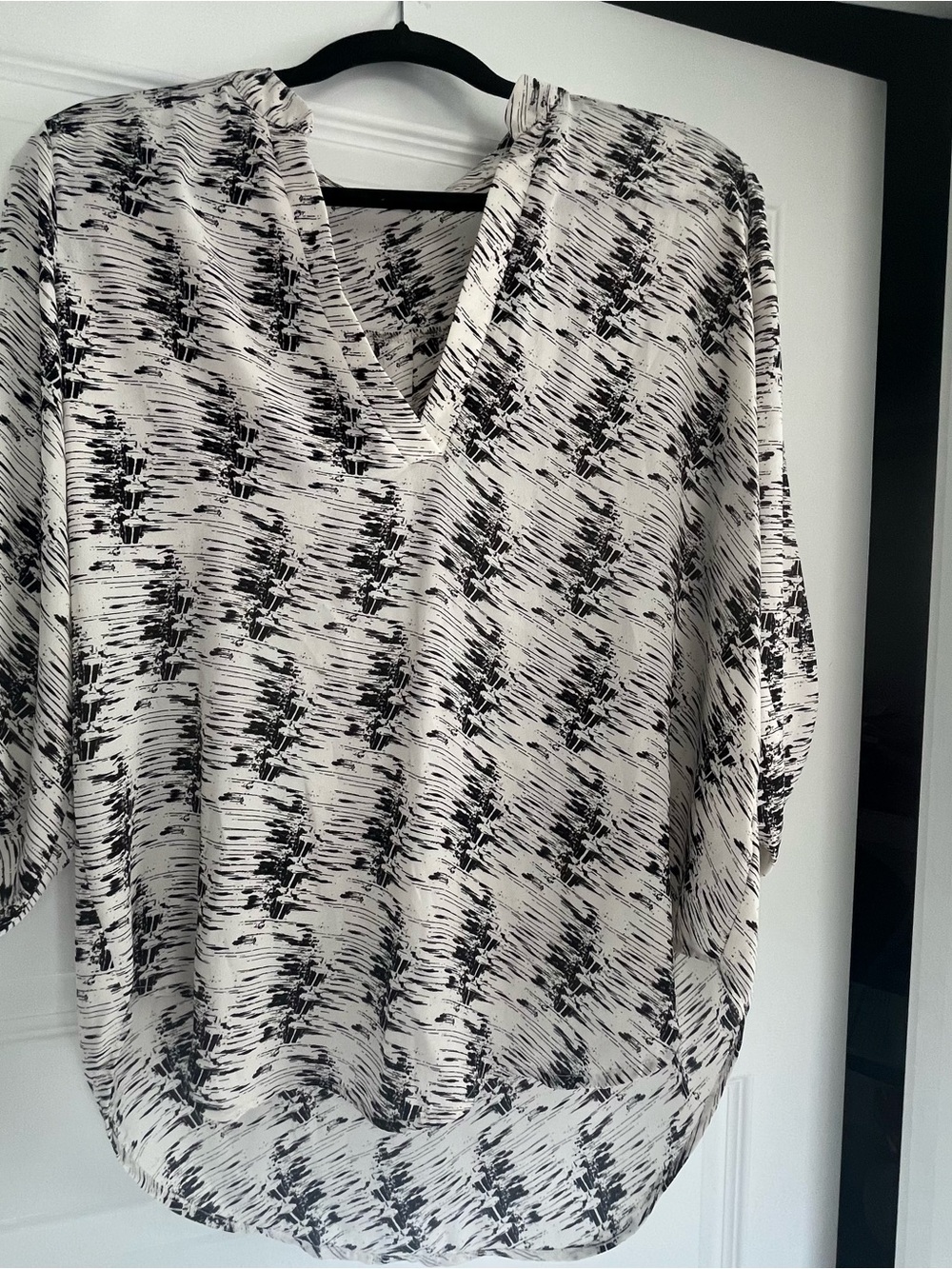 Lush Black & White Abstract V-Neck Blouse